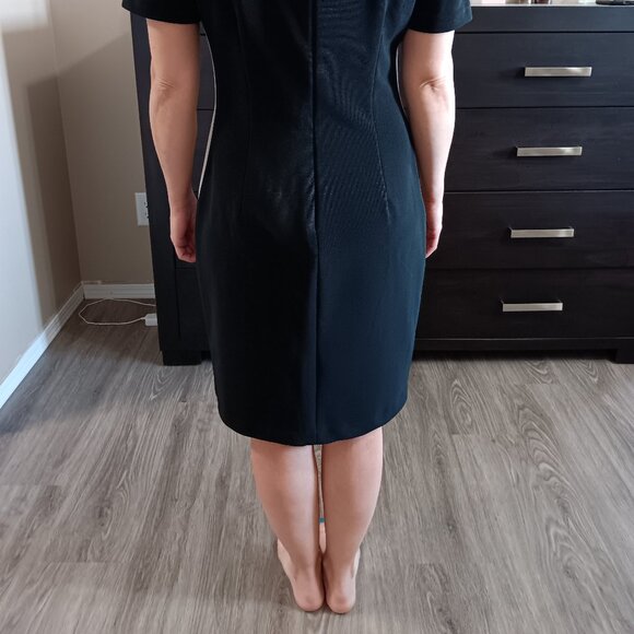 Vintage Joseph Ribkoff Sheath Dress Black White Flame Design Made in Canada - Picture 4 of 4